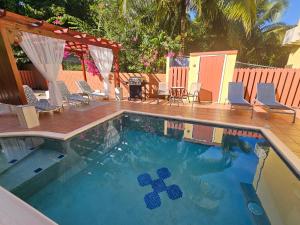 Kolam renang di atau dekat dengan Royal Escape - 2