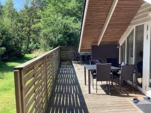 Κήπος έξω από το 6 person holiday home in Give-By Traum