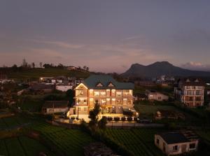 Nespecifikovaný výhled na hory nebo výhled na hory při pohledu z hotelu