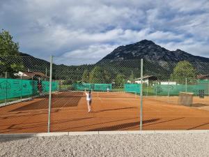 Tenis a/nebo squash v ubytování Pension Alpengruss nebo okolí