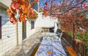 Balkón nebo terasa v ubytování Beautiful Apartment In Podstrana + 18 fotografií