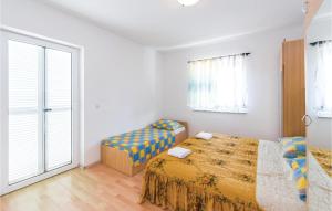 Postel nebo postele na pokoji v ubytování Cozy Apartment In Vidalici With Wifi