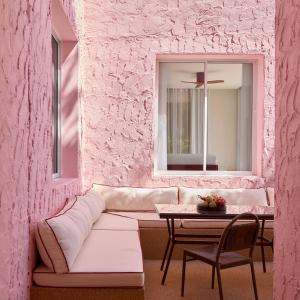 Posezení v ubytování Mahi-Mahi Beachfront Villa by Yudee Assets