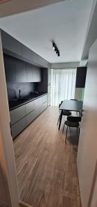 Μια τηλεόραση ή/και κέντρο ψυχαγωγίας στο Cozy stay near Ialomita River