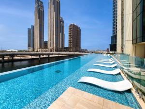 Foto dalla galleria di Luxury 3BD study in Missoni with private elevator a Dubai Altre 37 foto