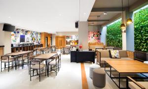 Restoran atau tempat makan lain di Yellow Star Ambarukmo Hotel