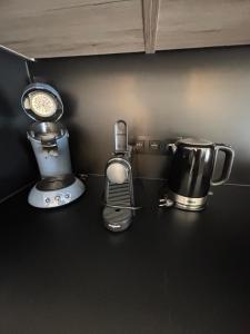 a kitchen counter with a blender and a coffee maker at Ambiance boisée Moustier in Stoumont