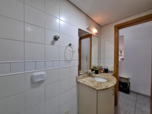 a bathroom with a sink and a shower at Casa a 100 metros da praia de Balneário Camboriú in Balneário Camboriú +17 photos