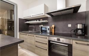 Kuchyňa alebo kuchynka v ubytovaní Pet Friendly Home In Krk