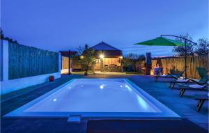 Bazén v ubytování One-Bedroom Holiday Home In Bilice nebo v jeho okolí