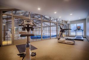 Fitness centrum a/nebo fitness zařízení v ubytování Sun & Ski Inn and Suites