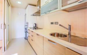 A kitchen or kitchenette at Lovely Apartment In Los Alcázares