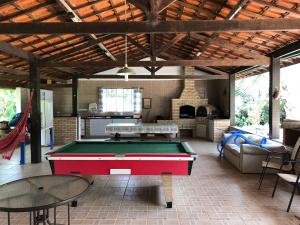 a living room with a pool table in it at Chácara 5 suítes e piscina em Cabreúva in Cabreúva