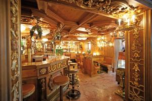 Um restaurante ou outro lugar para comer em Schloss Hotel Fernsteinsee