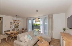 a living room with a couch and a table at Cozy Home In Srima With Wifi in Srima