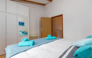 Posteľ alebo postele v izbe v ubytovaní Gorgeous Home In Porec With Wifi