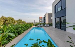 Kolam renang di atau dekat dengan Gorgeous Home In Pasman +38 gambar