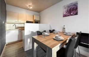 Η κουζίνα ή μικρή κουζίνα στο Amazing Apartment In De Haan With Wifi