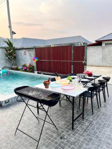 Bazén v ubytování Arun Siri Pool Villa Aonang nebo v jeho okolí