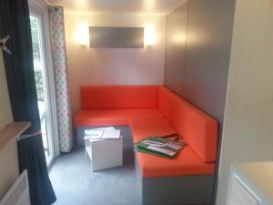 Mobile Homes by KelAir at Camping Sylvamar的休息区