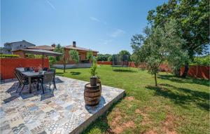 En have udenfor 3 Bedroom Awesome Home In Liznjan