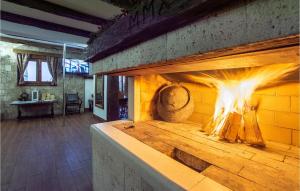 Kuchyňa alebo kuchynka v ubytovaní Cozy Home In Makarska With Sauna