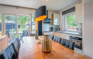 a kitchen and dining room with a wooden table and chairs at Wieringen Waddenlodge in Den Oever