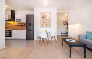 Kuchnia lub aneks kuchenny w obiekcie 1 Bedroom Beautiful Apartment In Zadar