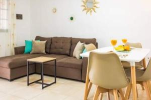 a living room with a couch and a table at Apartamento Luna in Tías