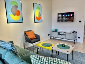 a living room with a couch and chairs and a table at URBAN APARTMENTS PREMIUM Baildona No 11 FREE GARAGE, Self CHECK-IN in Katowice