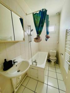 Zdjęcie z galerii obiektu Appart'Hôtel l'Express - 25min de Paris w mieście Romainville