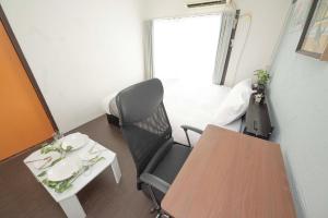a small room with a table and a chair at 渋谷駅徒歩6分!高速インターネット光回線 in Tokyo