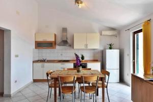 Kuchyň nebo kuchyňský kout v ubytování Apartments Nikola + 37 fotografií