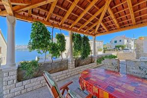Hrvatska, POSTIRA, Apartments Nela