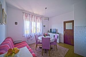Μια τηλεόραση ή/και κέντρο ψυχαγωγίας στο Apartment Pavo