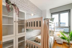Postel nebo postele na pokoji v ubytování Penthouse with Private Terrace & Pool Access + 29 fotografií