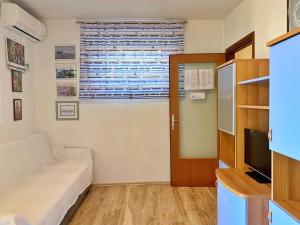 Televízia a/alebo spoločenská miestnosť v ubytovaní Apartment Gordana