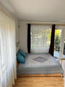 a bedroom with a bed and a window at Pipacs in Balatonszárszó