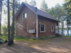 a small house in the middle of a forest at Katajaranta in Karvonen