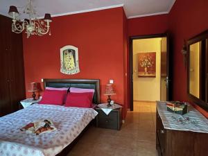 Ένα ή περισσότερα κρεβάτια σε δωμάτιο στο Full House Trikala Escape