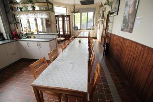 Kuchyň nebo kuchyňský kout v ubytování Gîte Le Salmon