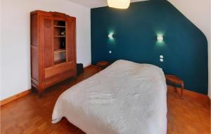 Posteľ alebo postele v izbe v ubytovaní 4 Bedroom Nice Home In Plougasnou