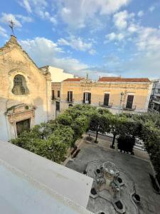 a view of an old building with trees in a courtyard at I 4 Leoni in Conversano