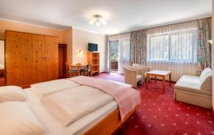 Postel nebo postele na pokoji v ubytování Landhotel Post