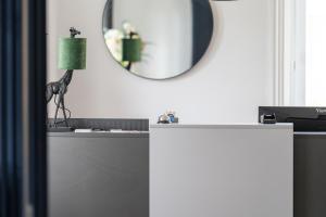 Fotografie z fotogalerie ubytování HOTEL DES DAUPHINS v destinaci Bourgoin