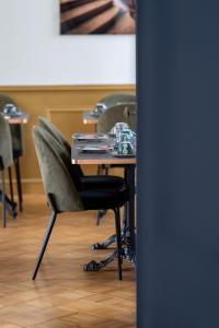 Fotografie z fotogalerie ubytování HOTEL DES DAUPHINS v destinaci Bourgoin