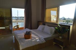 Ένα ή περισσότερα κρεβάτια σε δωμάτιο στο Beautiful Salalah Beach Apartments - 2 by Beautiful Salalah Tours