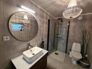 Ένα μπάνιο στο Three little house Holiday +45 φωτογραφίες