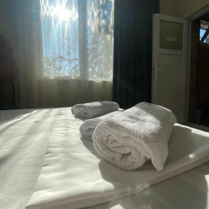 Postel nebo postele na pokoji v ubytování Guest House Deme