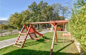 Laste mänguala majutusasutuses Nice Home In Medov Dolac With Sauna +33 fotot